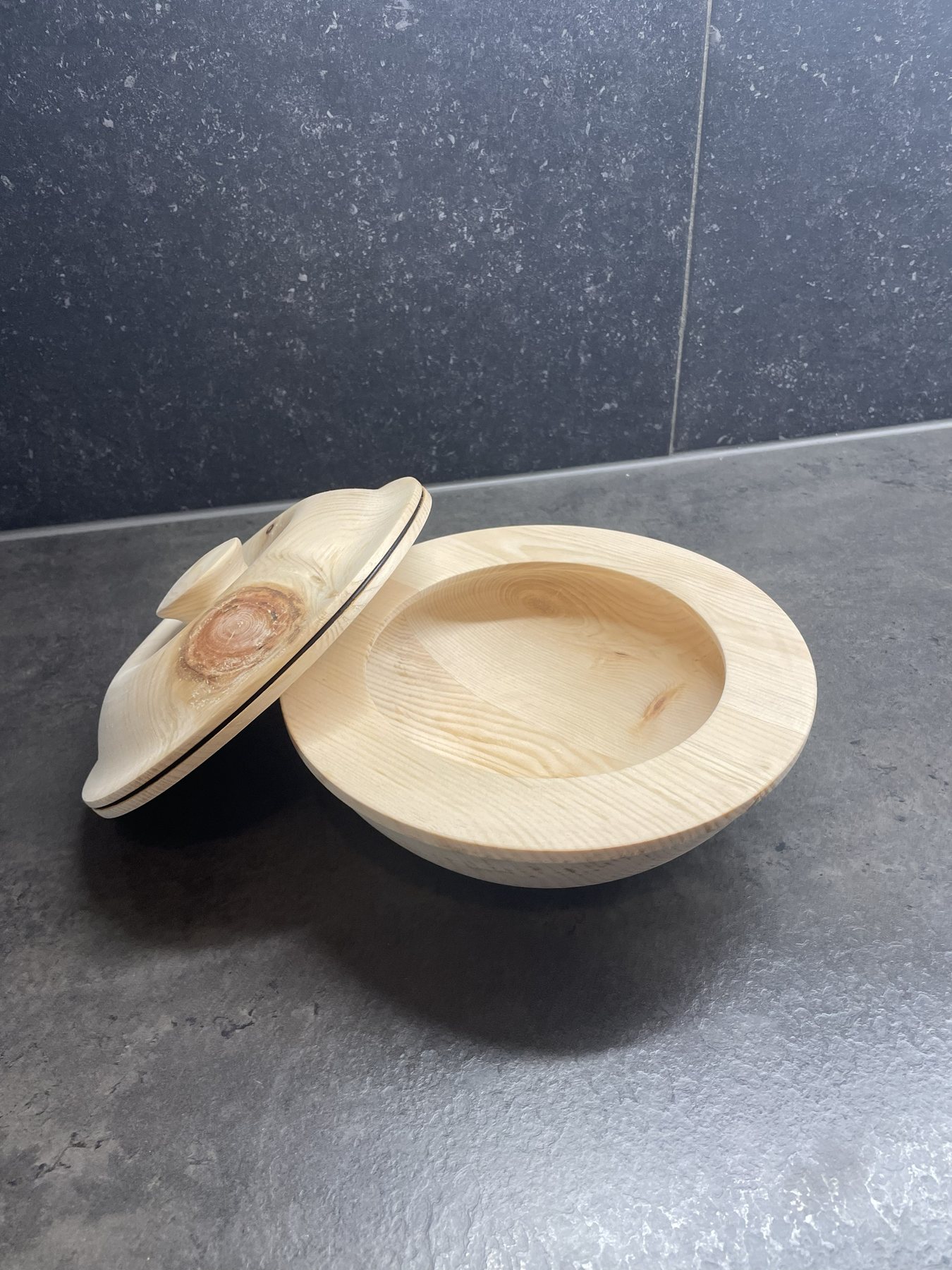 kleine Zirbenschüssel mit Deckel